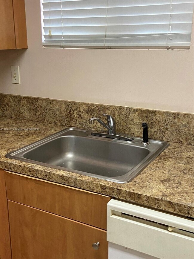 Building Photo - 14961 SW 82nd Ln