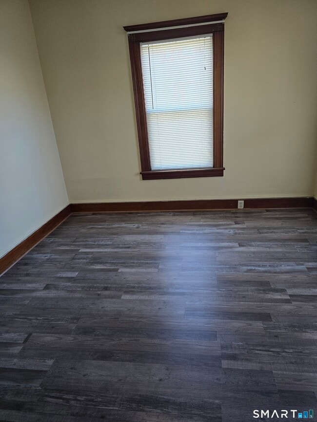 Building Photo - 785 Main St