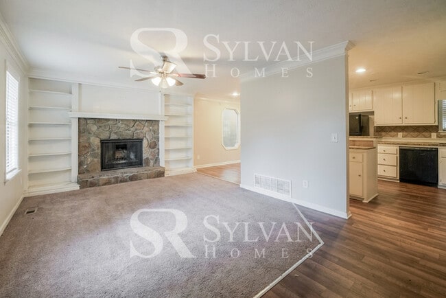 Building Photo - Immerse yourself in comfort and convenience