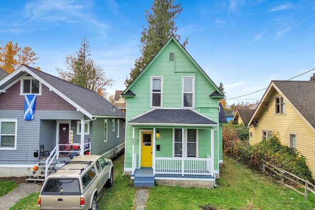 Building Photo - $1,000 Grocery Store Gift Card! 4 Bedroom, 1 bathroom Home in the York neighborhood for Rent!