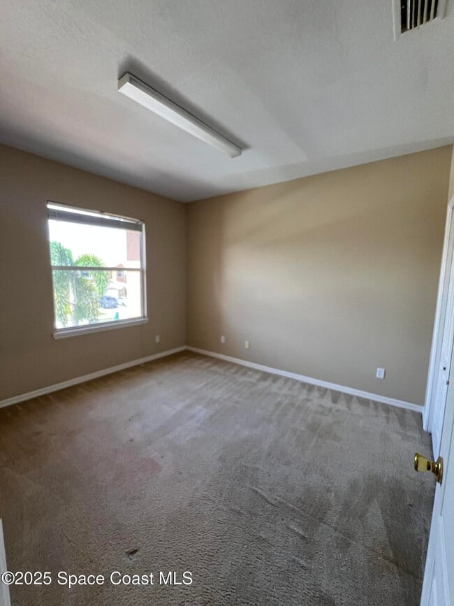 Building Photo - 1040 Venetian Dr