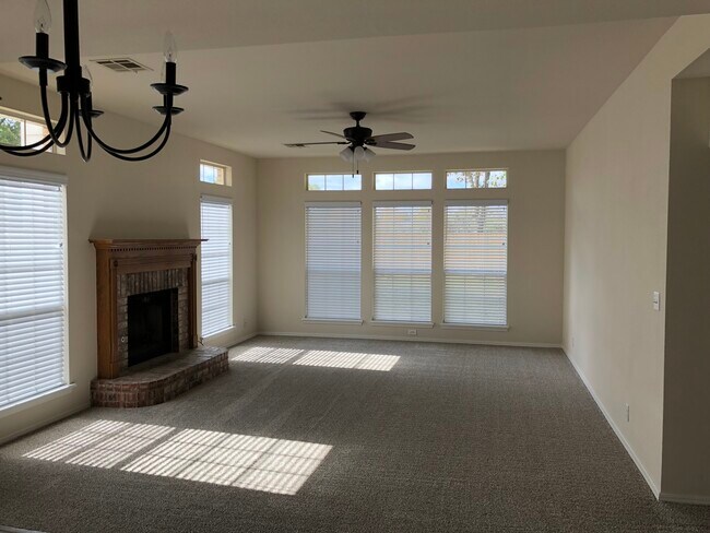 living open to kitchen - 800 N Laurel Ave