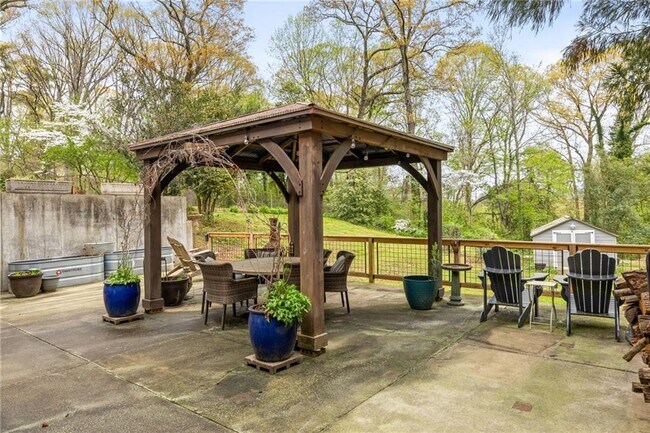 Building Photo - 2341 Elmwood Cir SE