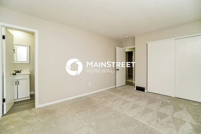 Building Photo - 3 Bedroom Pet-Friendly Home in Columbus, OH with Main Street Renewal