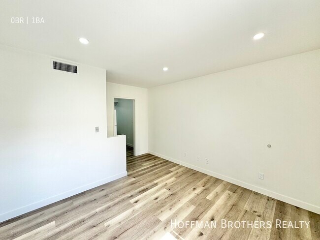 Building Photo - 475 E Foothill Blvd