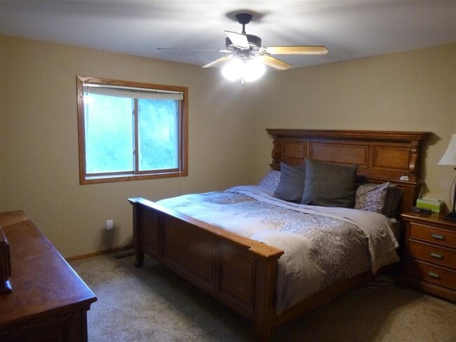 Building Photo - 4Bdrm-3bath Split NW Rochester