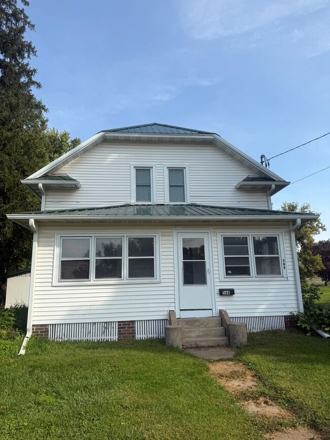 Primary Photo - 568 W Main St