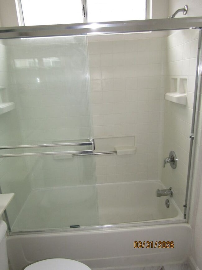 Building Photo - Beautifully updated single family house available NOW! $3,000 per month