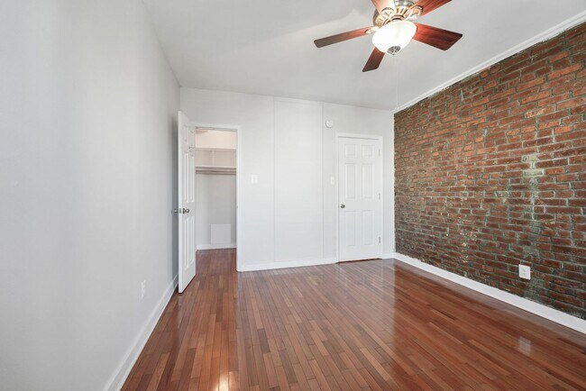 Building Photo - 1 Month Free Rent for a Lease Start by 12/...