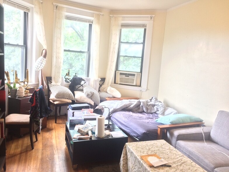 Building Photo - 382 Riverway