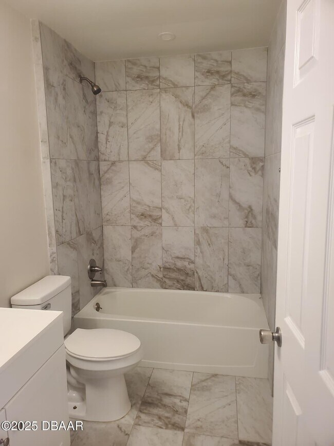 Building Photo - 814 N Halifax Ave