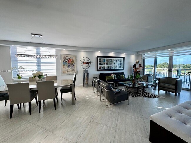 Building Photo - 9250 W Bay Harbor Dr