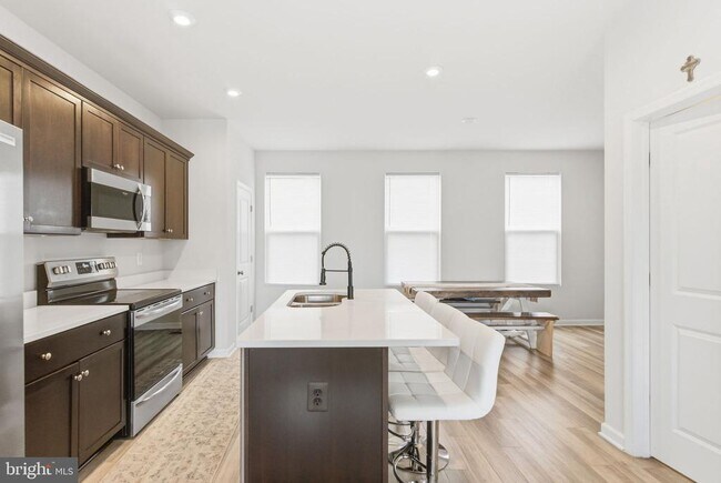 Building Photo - 66 National St