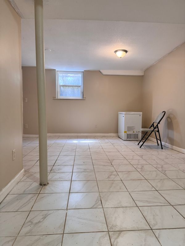 Building Photo - 3770 Brewster St