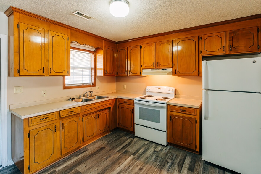 Building Photo - 1210 Douglas MacArthur St