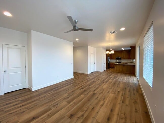 Building Photo - 438 N Stone Mountain Dr