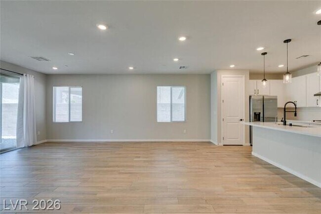 Building Photo - BEAUTIFUL 4 BEDROOM PROPERTY IN GATED COMMUNITY!