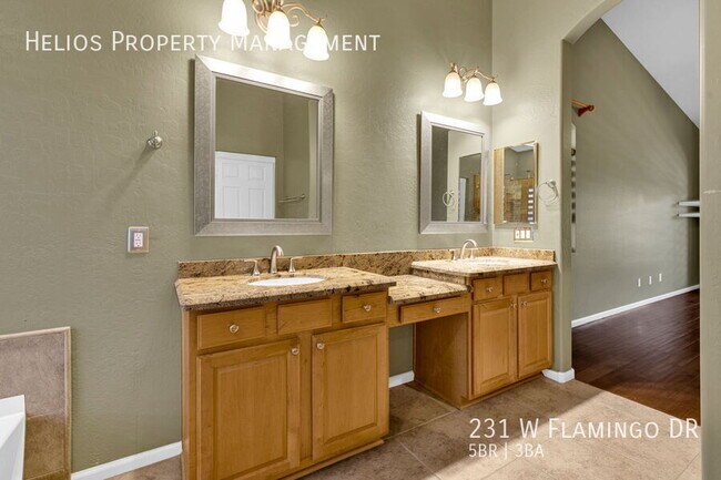 Building Photo - 231 W Flamingo Dr
