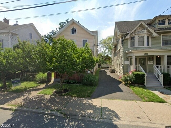 Primary Photo - 19 N Bridge St