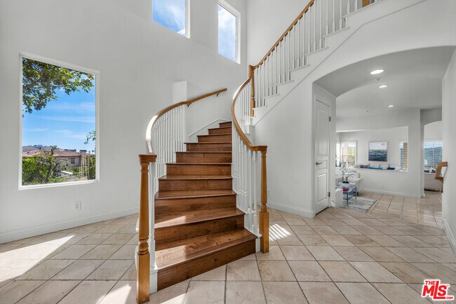 Building Photo - 16730 Calle De Catalina