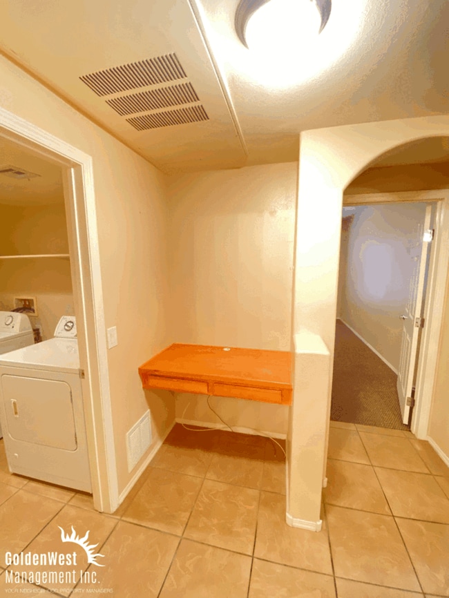 Building Photo - Charming 2Bdm 2Ba Condo in a Gated Las Veg...