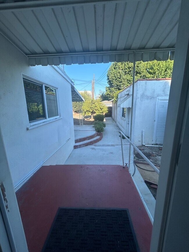 Building Photo - Beautiful Spacious 2Bd/2Bth with Bonus Family Room