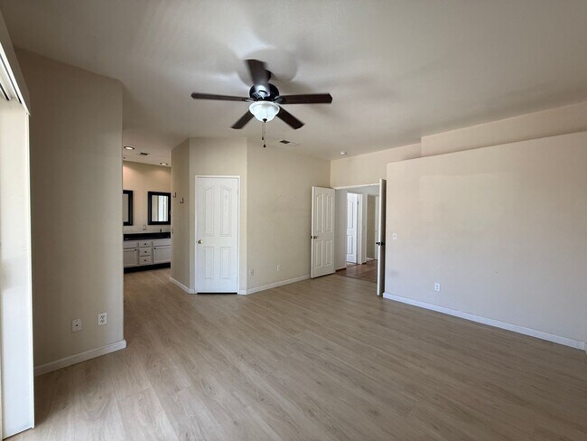 Building Photo - Quartz Hill 4 Bedroom 2 Bath!