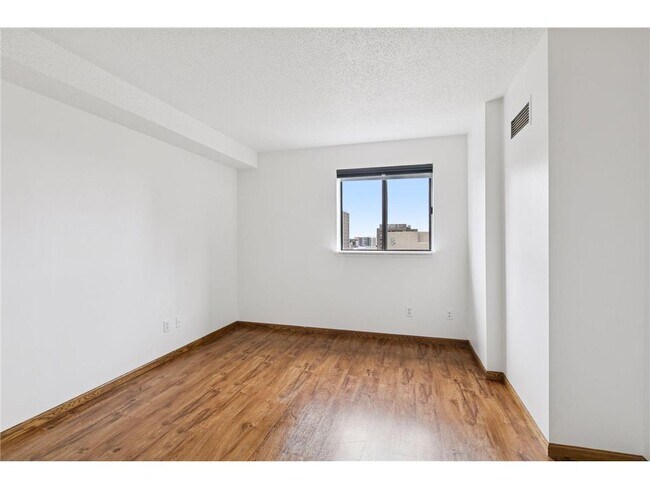 Building Photo - 78 10th St E