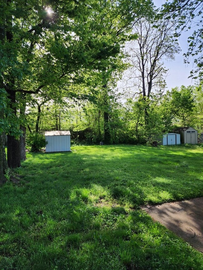 Building Photo - Charming 2 bed 1 bath home