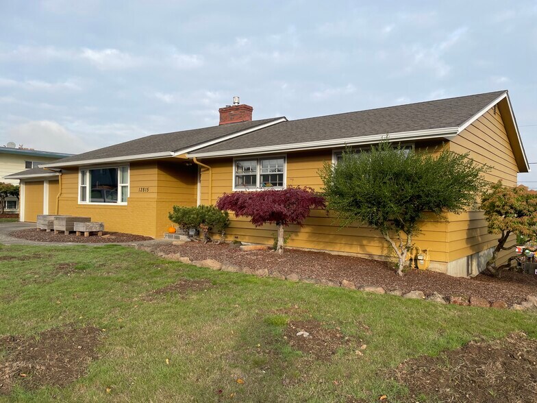Exterior View - 12815 NE Fremont St