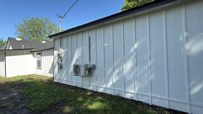 Building Photo - Cute 2 bedroom home in Prague!