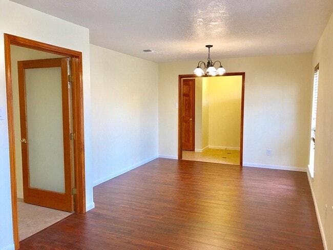 Building Photo - 2118 Endicott Ln