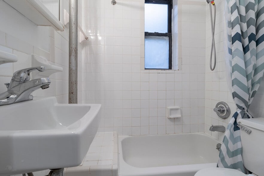 Building Photo - 1794 1st Ave