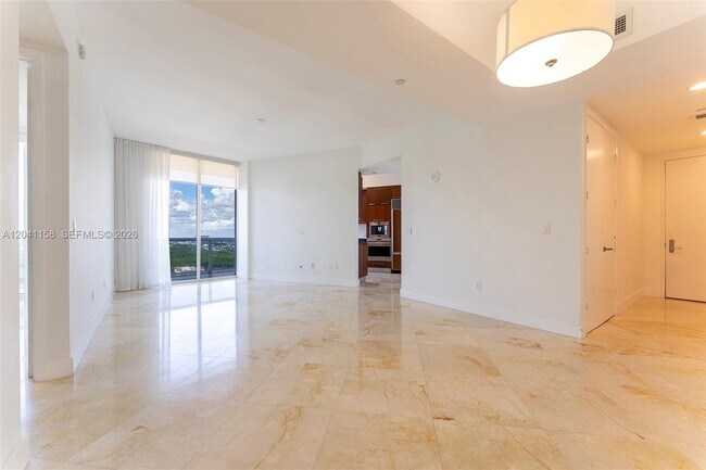 Building Photo - 15901 Collins Ave
