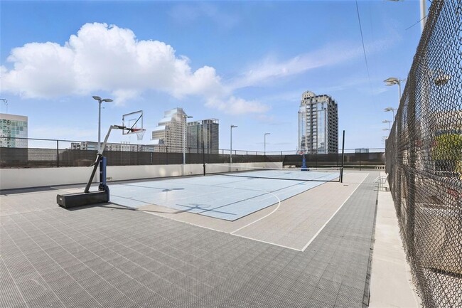 Building Photo - 150 E Robinson St