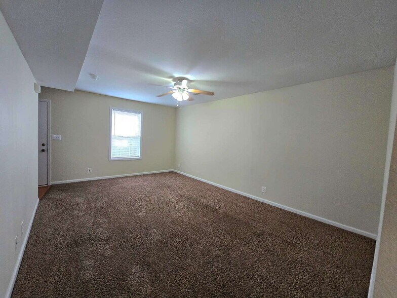 Building Photo - 248-2C EXECUTIVE AVE, CLARKSVILLE, TN 37042