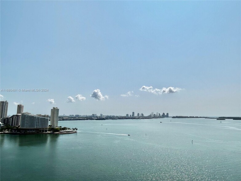 Building Photo - 1331 Brickell Bay Dr