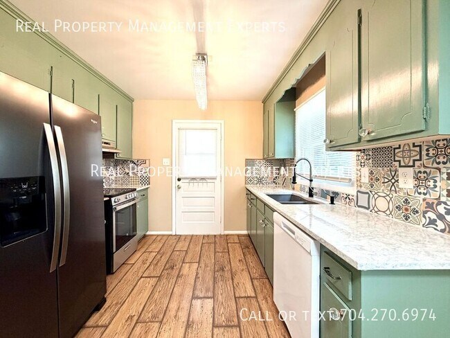 Building Photo - 4008 Irvington Dr