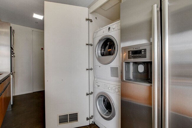 Building Photo - Veer Towers 1501E- 1Bd/1Ba Residence with Views of Waldorf Astoria/MGM/Airport