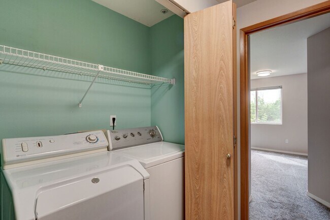 Building Photo - Three bedroom Two bath Condo at Point of V...