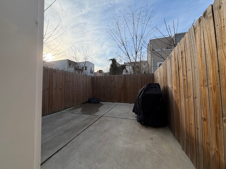 Building Photo - 1330 S Carlisle St