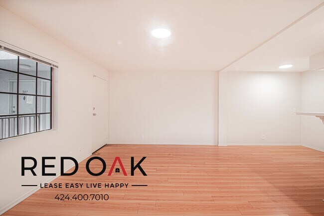 Building Photo - 4651 Cahuenga Blvd