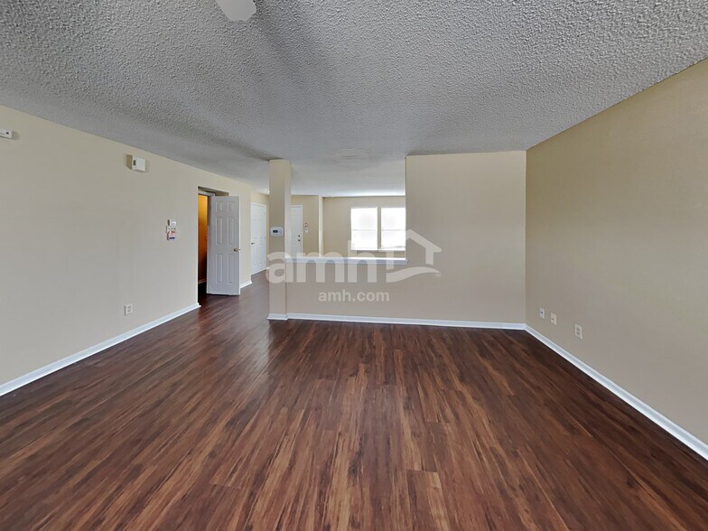 Building Photo - 10970 Clear Spring Dr