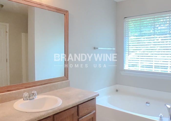 Building Photo - 581 Twin Oaks Ln