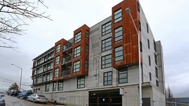 Building Photo - 4780 SE Milwaukie Ave