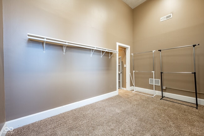 Building Photo - 12 E Washington St