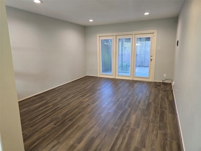 Building Photo - 12968 Trail Hollow Dr