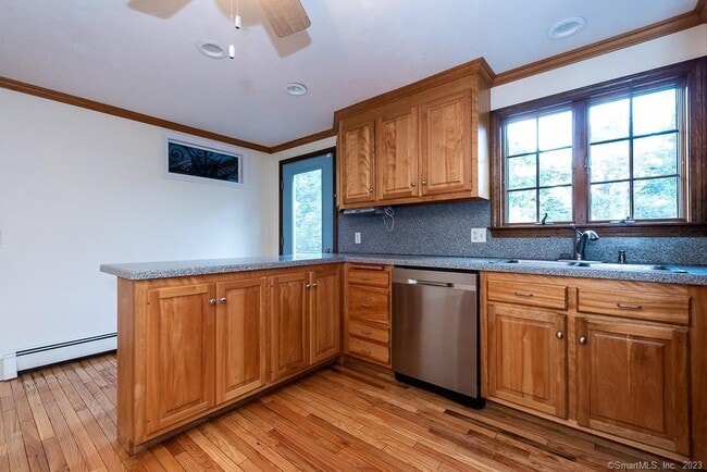 Building Photo - 131 Hemlock Dr