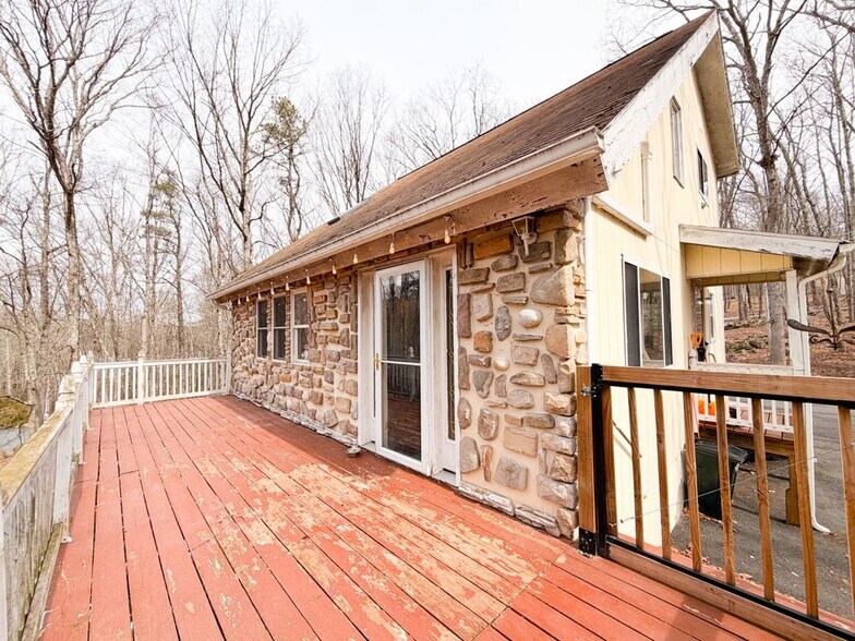 Building Photo - 811 Hickory Ct