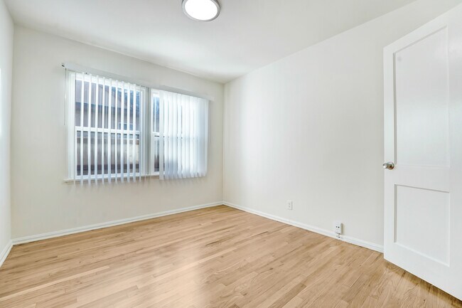 Building Photo - 5107 Enfield Ave